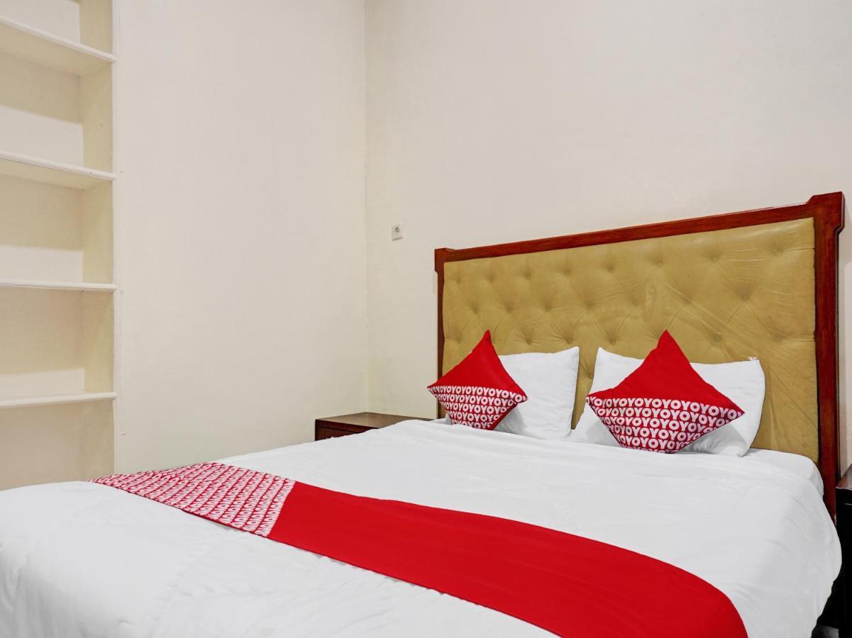Oyo 90702 Wisma Tobana Kebayoran Mencil Екстериор снимка