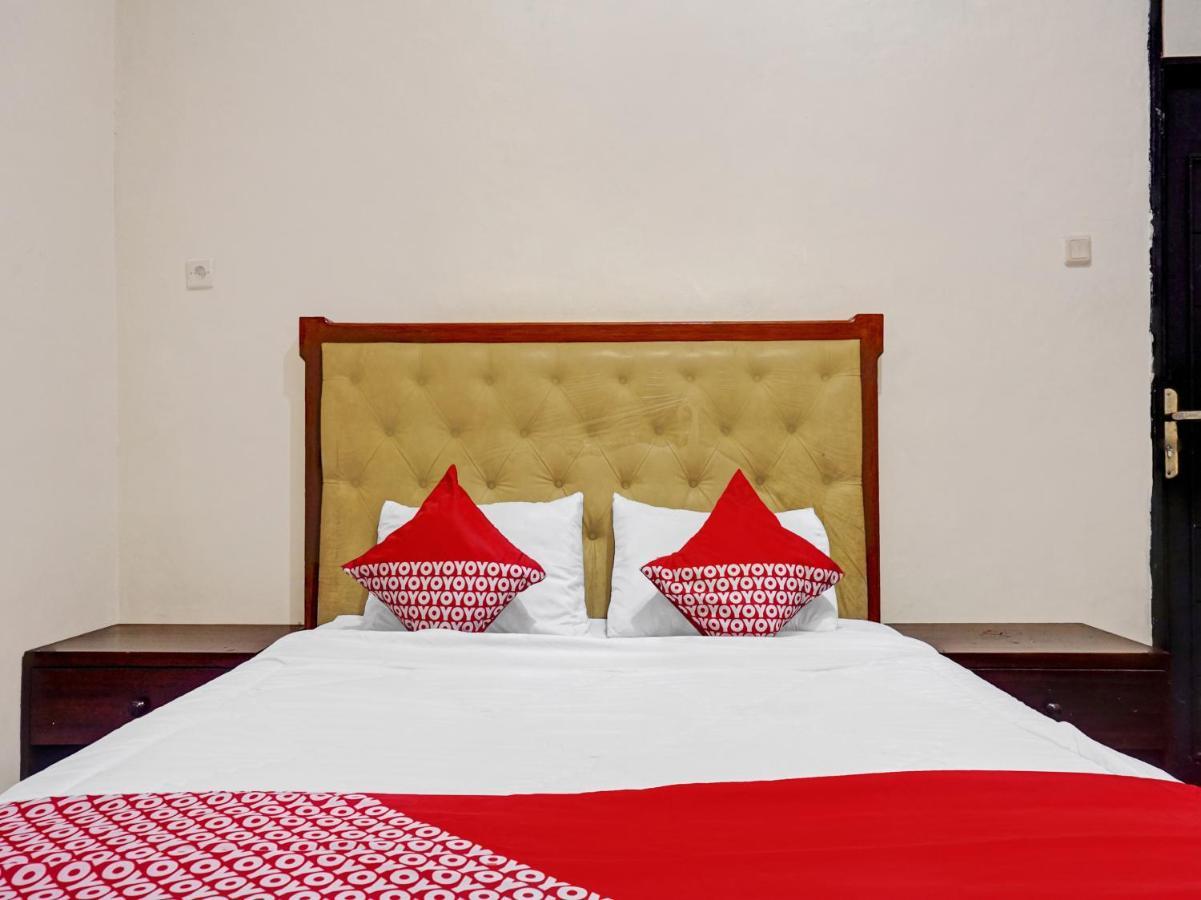 Oyo 90702 Wisma Tobana Kebayoran Mencil Екстериор снимка