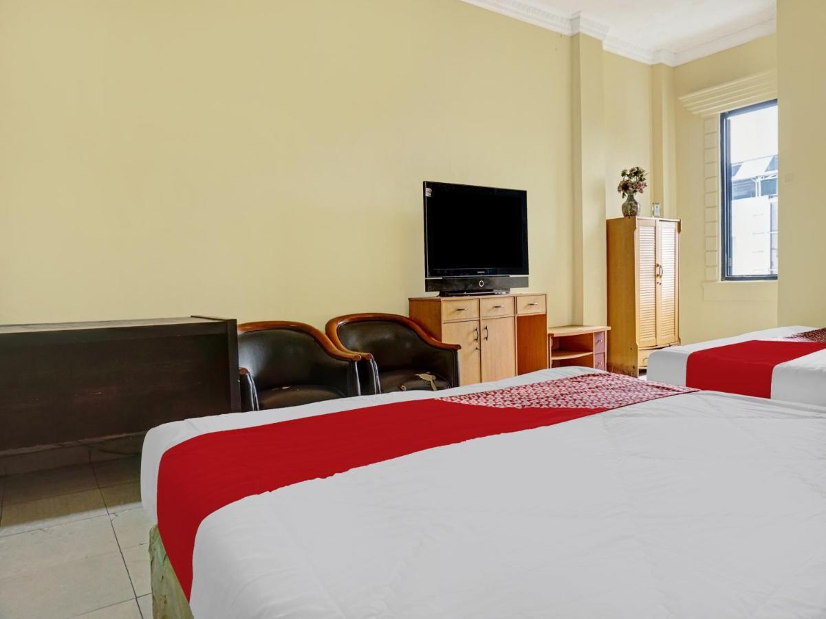 Oyo 90702 Wisma Tobana Kebayoran Mencil Екстериор снимка