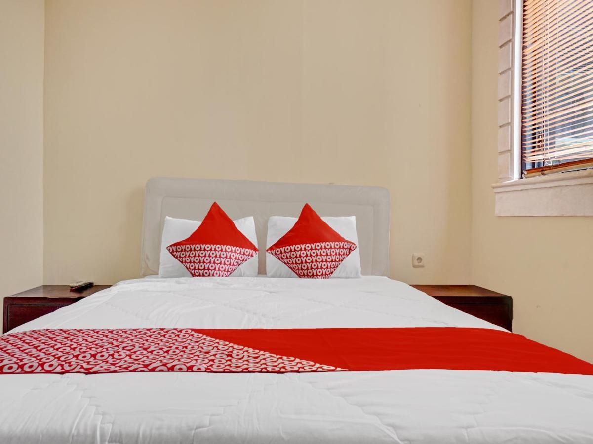 Oyo 90702 Wisma Tobana Kebayoran Mencil Екстериор снимка