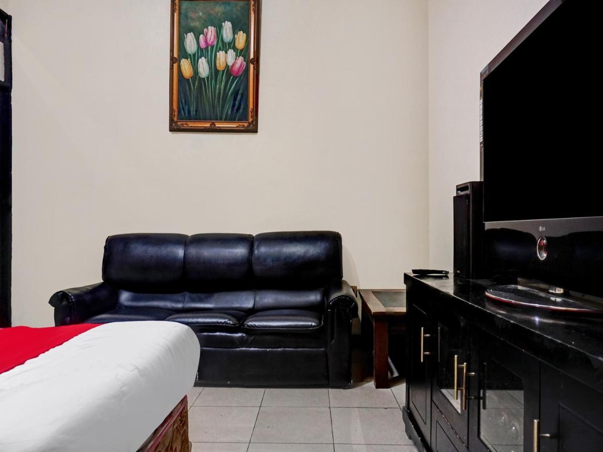 Oyo 90702 Wisma Tobana Kebayoran Mencil Екстериор снимка