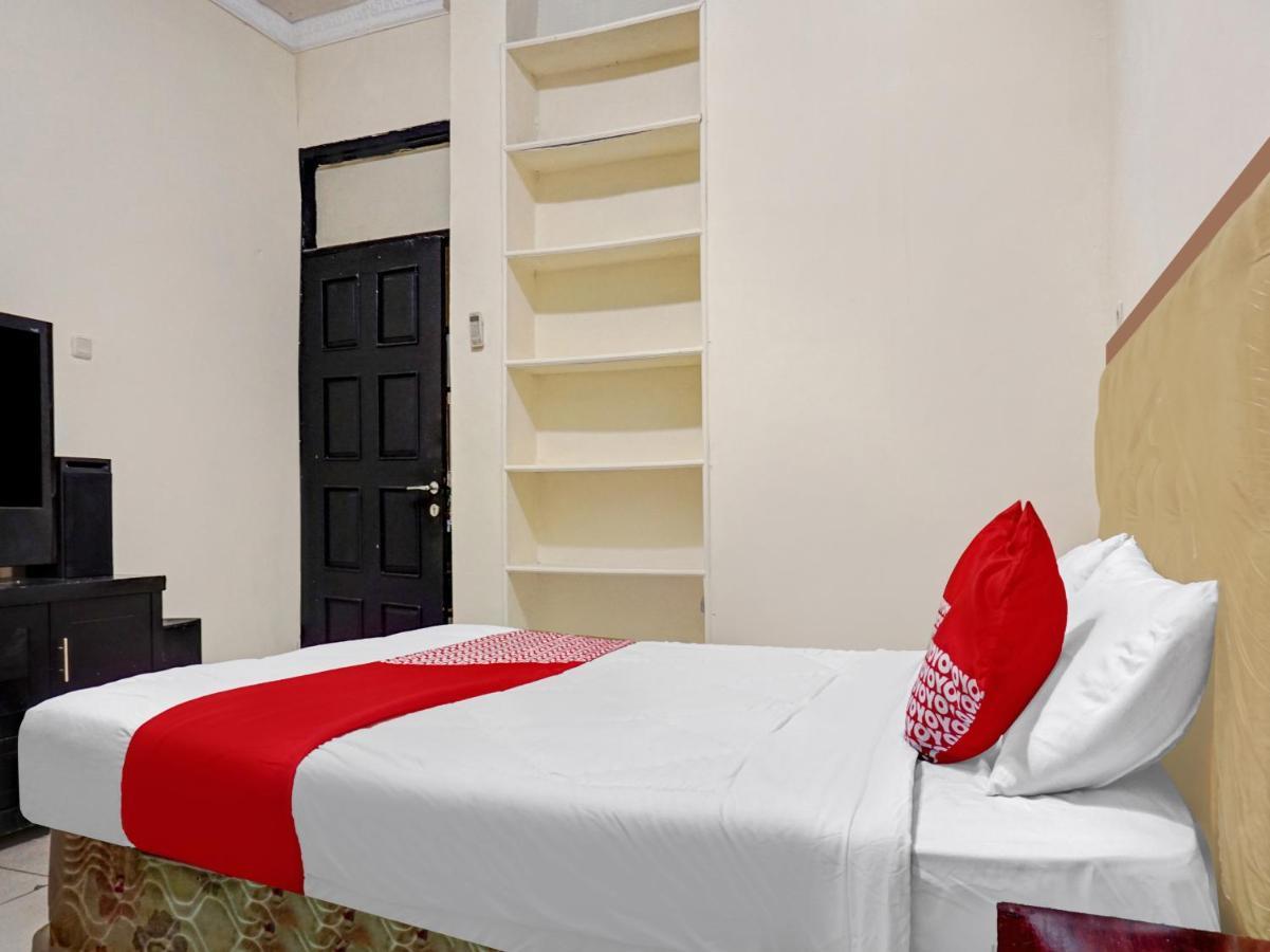 Oyo 90702 Wisma Tobana Kebayoran Mencil Екстериор снимка